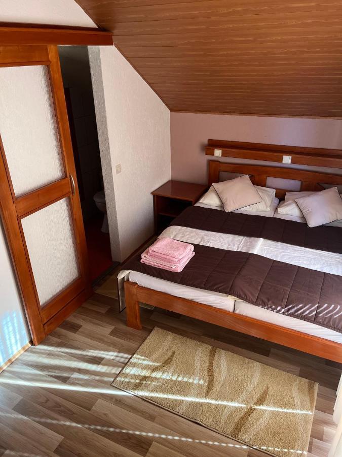 Guesthouse Hodak Selište Drežničko Kültér fotó