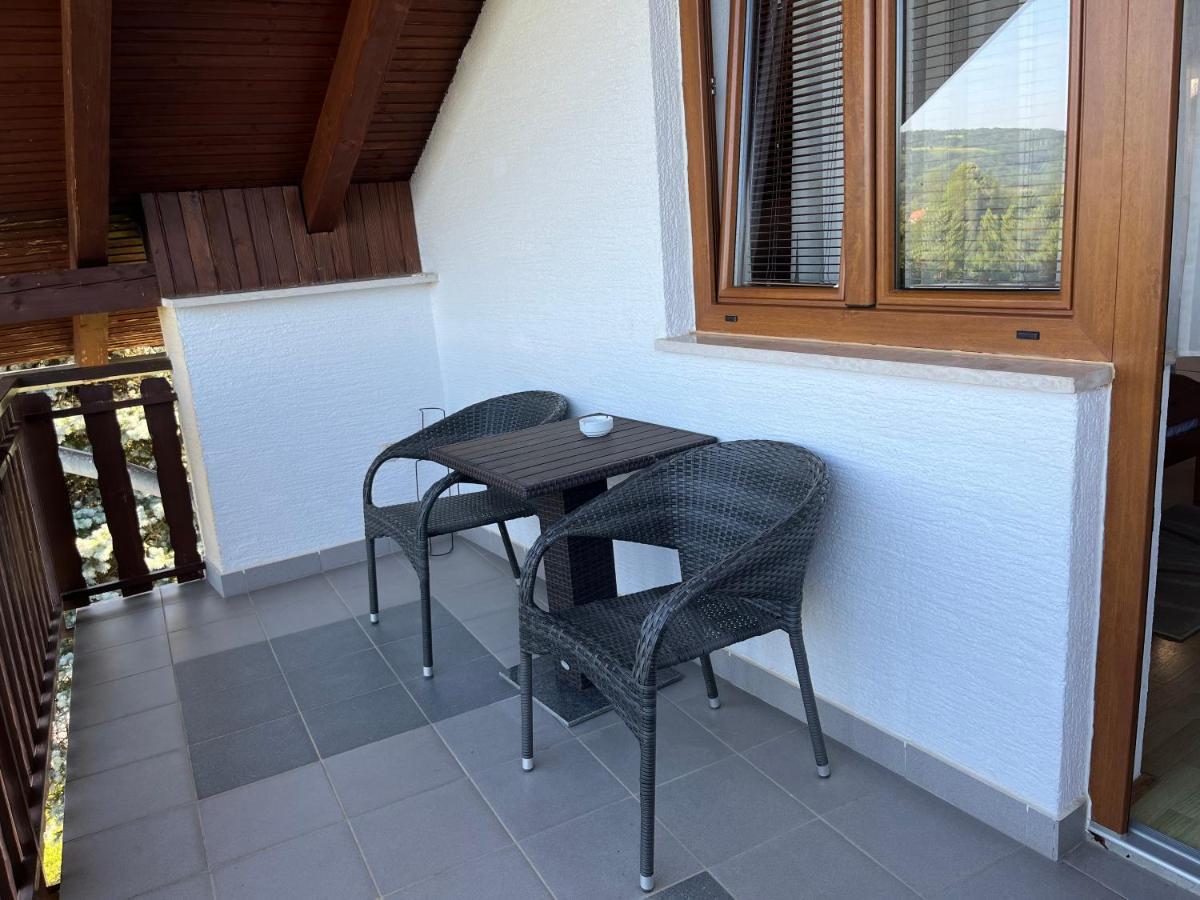 Guesthouse Hodak Selište Drežničko Kültér fotó