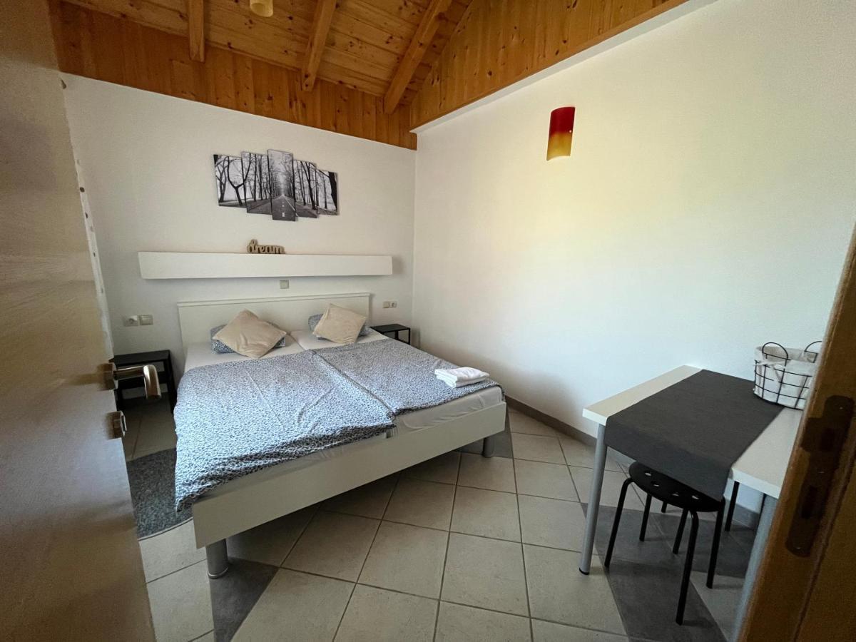 Guesthouse Hodak Selište Drežničko Kültér fotó