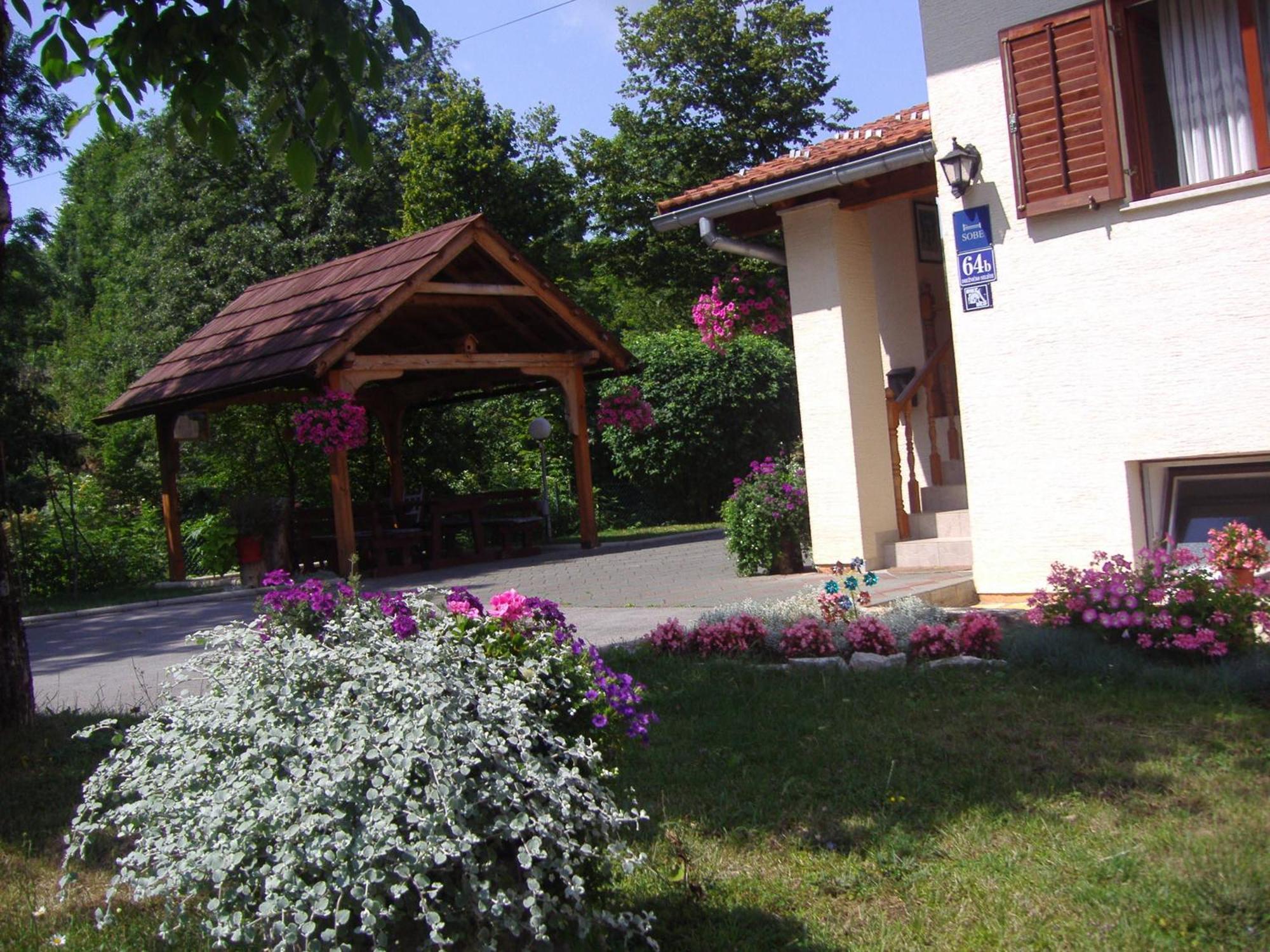 Guesthouse Hodak Selište Drežničko Kültér fotó