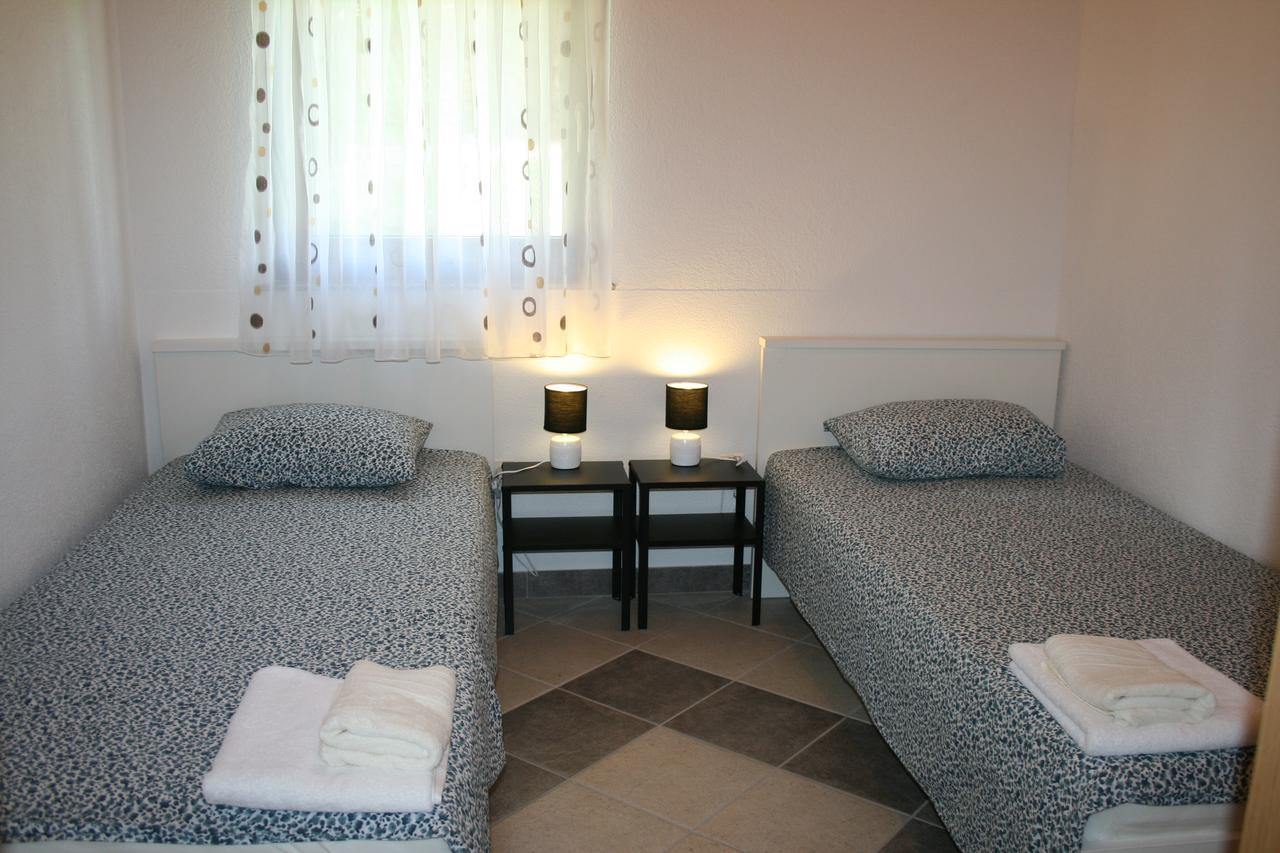 Guesthouse Hodak Selište Drežničko Kültér fotó